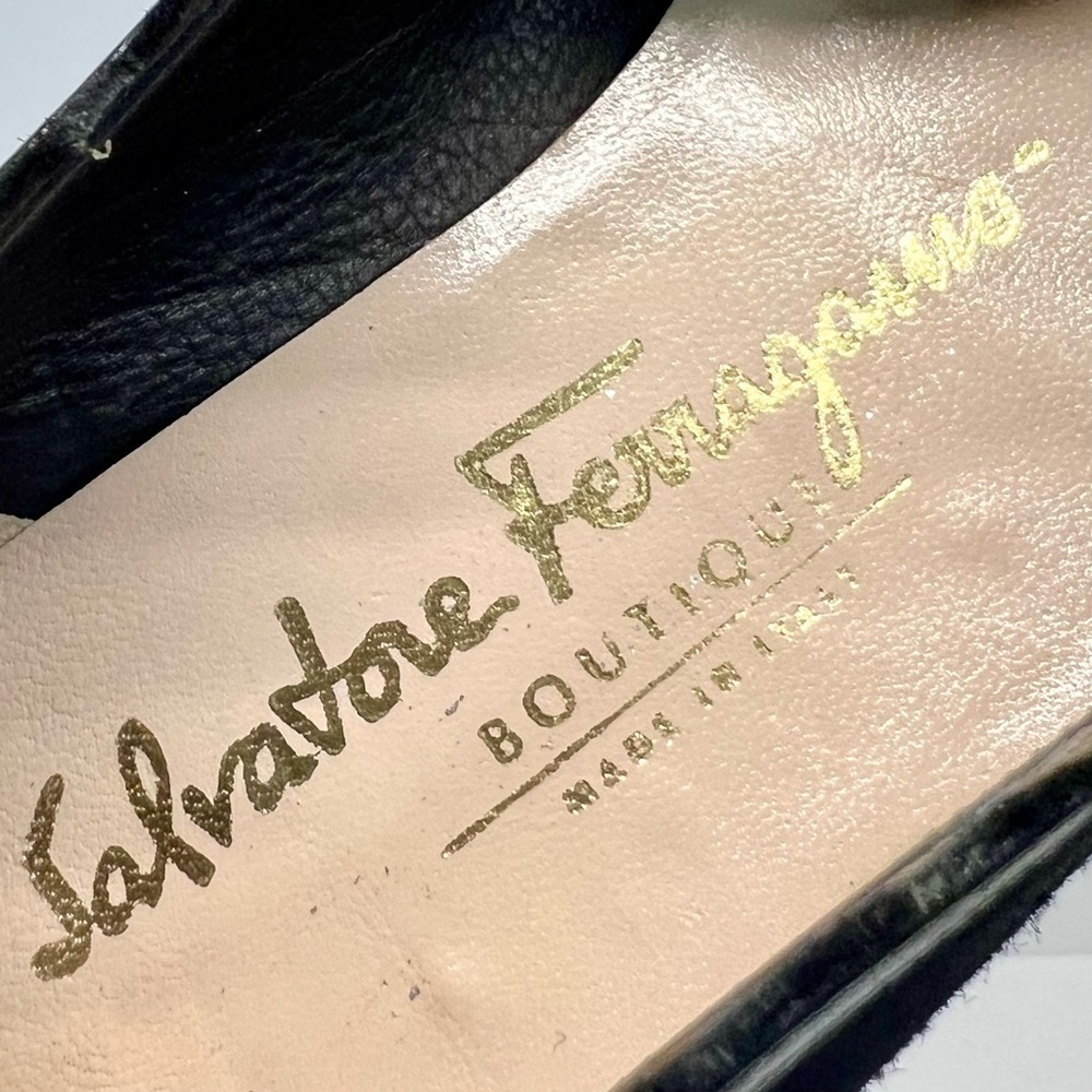 Salvatore Ferragamo Frania 40 Black Suede Leather Scallop Pumps Womens 7 AAA - Picture 16 of 16